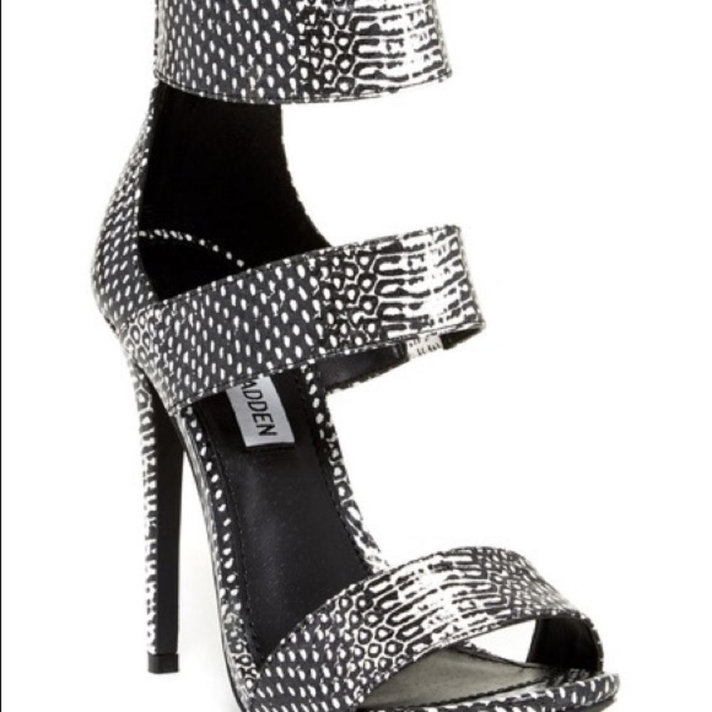 Steve Madden black and white pattern heels